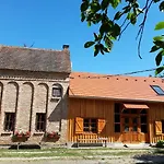 Cserepmadar Szallas Es Csinyalohaz * Velemer
