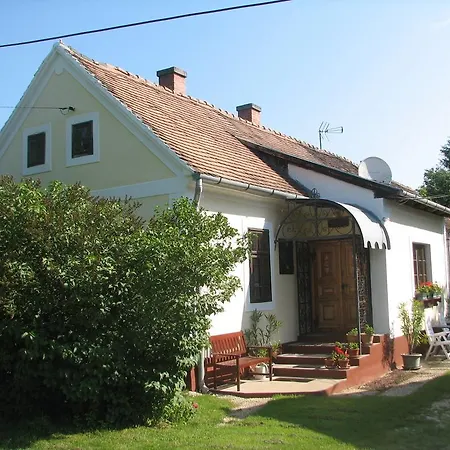 Holiday home Cserepmadar Szallas Es Csinyalohaz Velemer