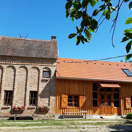 Cserépmadár és Csinyálóház * Velemér